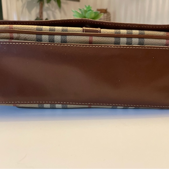 Vintage BURBERRY check flap messenger / shoulder bag - Picture 12 of 15